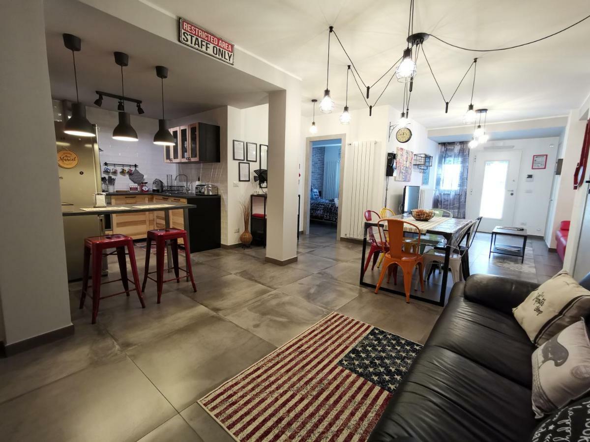The Black Dog House Valenzano Esterno foto